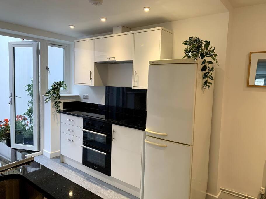 דירות Newly Refurbished Uplyme Getaway מראה חיצוני תמונה